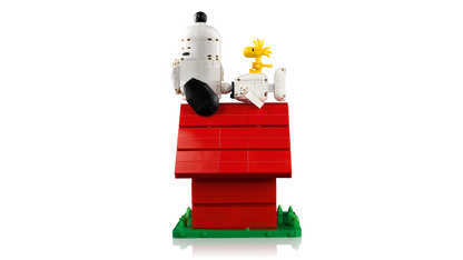 21368 | LEGO® Ideas Peanuts: Snoopy's Doghouse