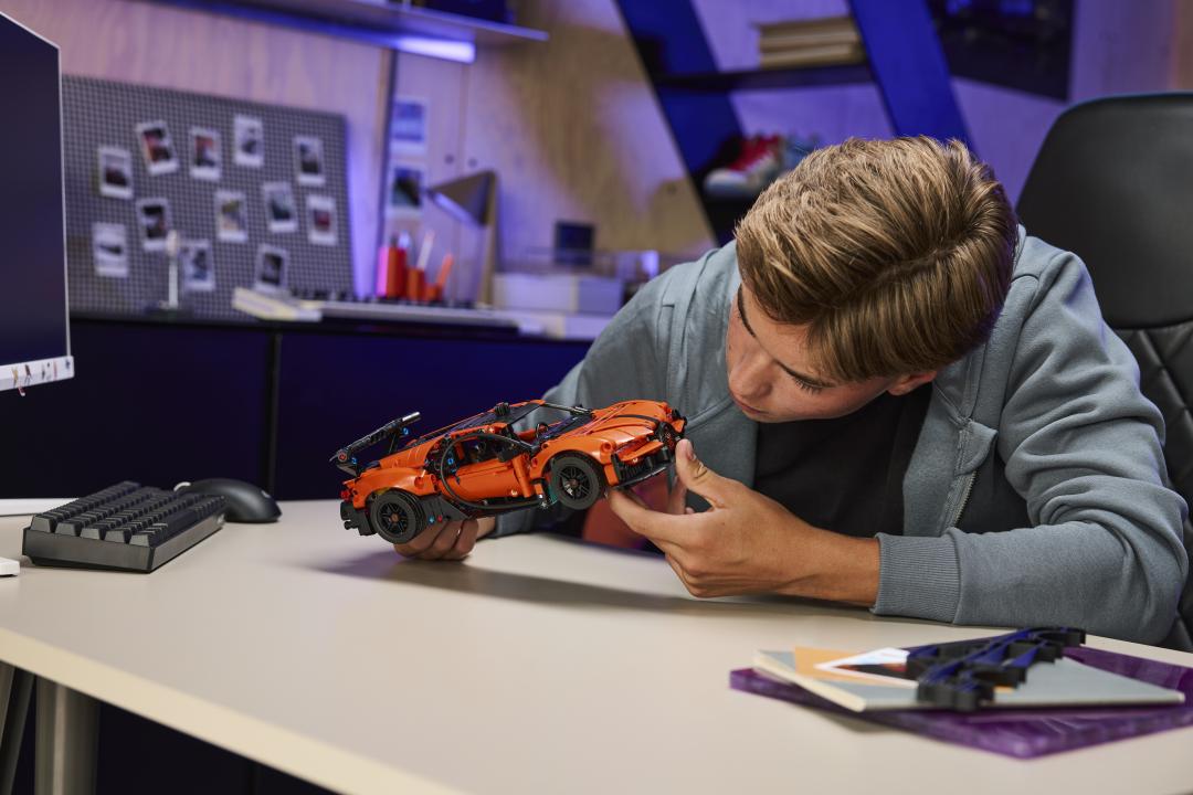 42222 | LEGO® Technic Bugatti Chiron Pur Sport Hypercar
