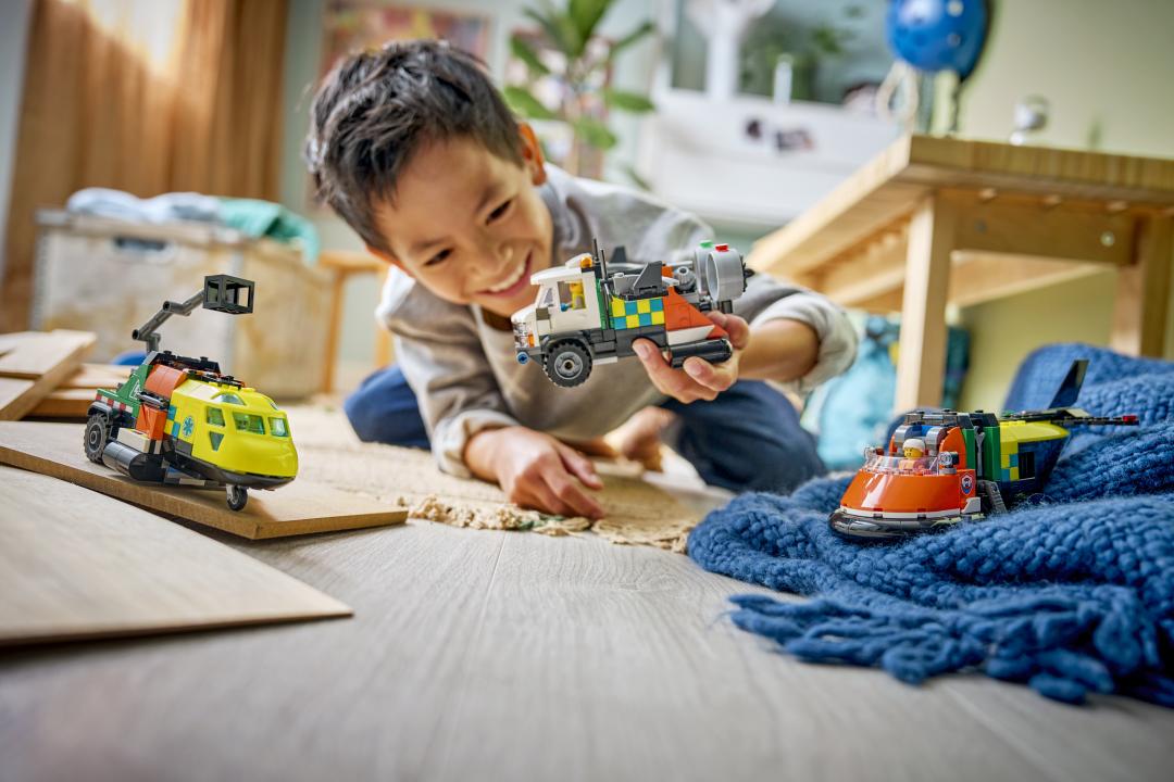 60505 | LEGO® City Airplane, Service Truck & Hovercraft Remix