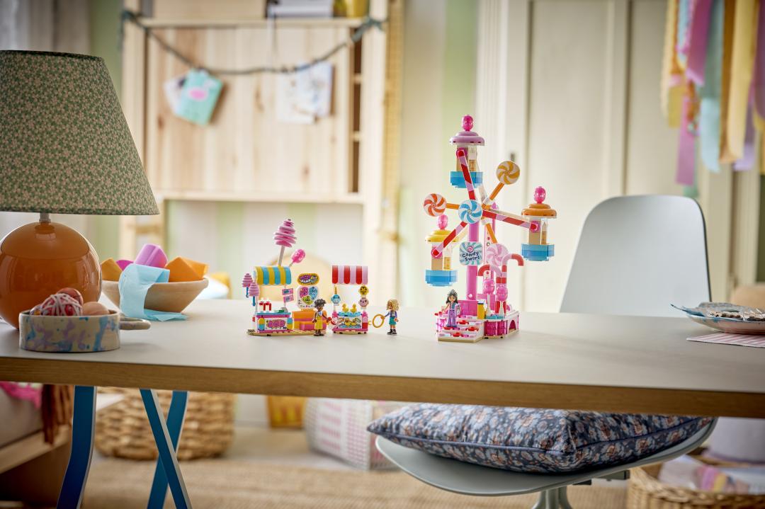 42700 | LEGO® Friends Candy & Cupcake Ferris Wheel