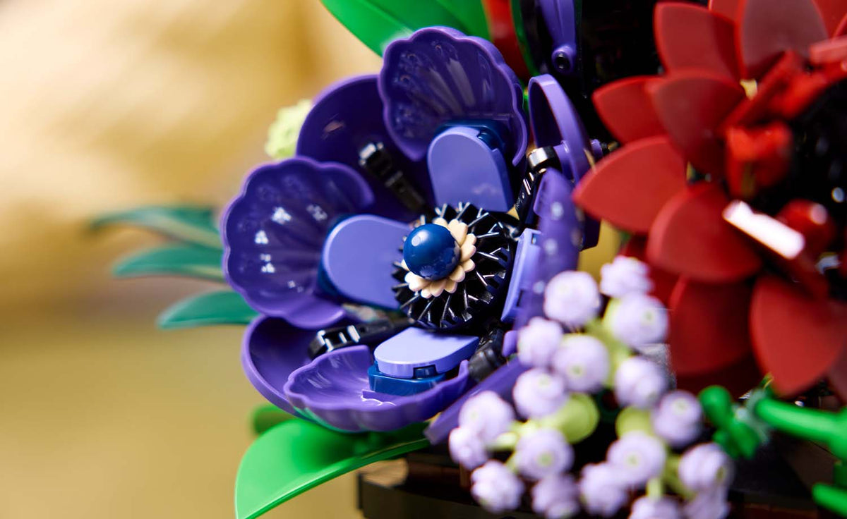 11513 | LEGO® Botanicals Dark Flower Arrangement
