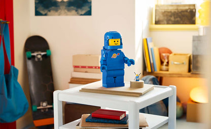 40921 | LEGO® Iconic Scaled-Up Blue Astronaut Minifigure