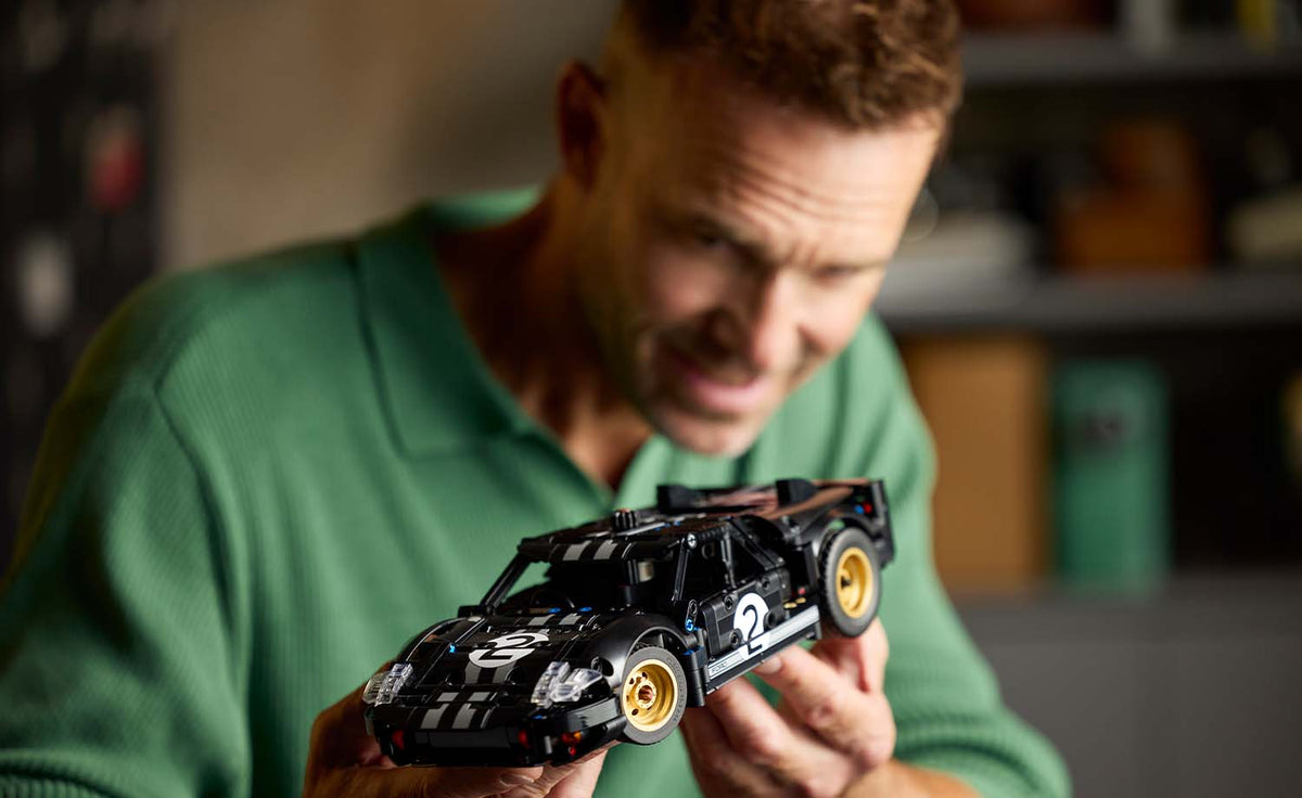 42223 | LEGO® Technic 1966 Ford GT40 MKII Race Car