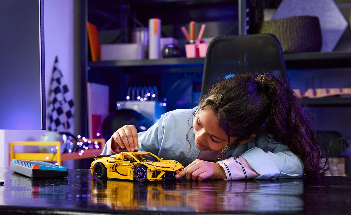 42205 | LEGO® Technic Chevrolet Corvette Stingray
